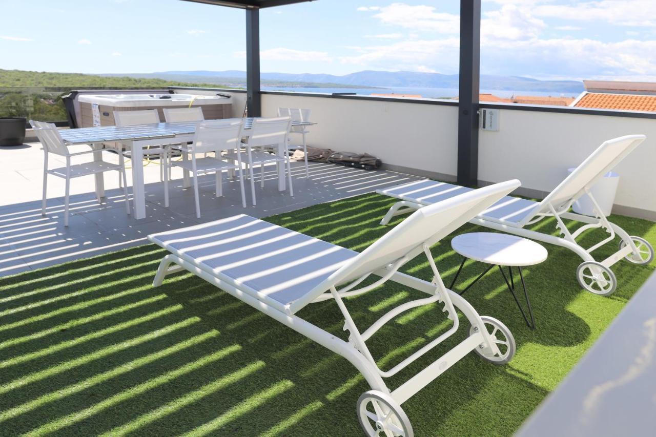 Apartments Terra Sun With Private Pool Or Jacuzzi Njivice Dış mekan fotoğraf