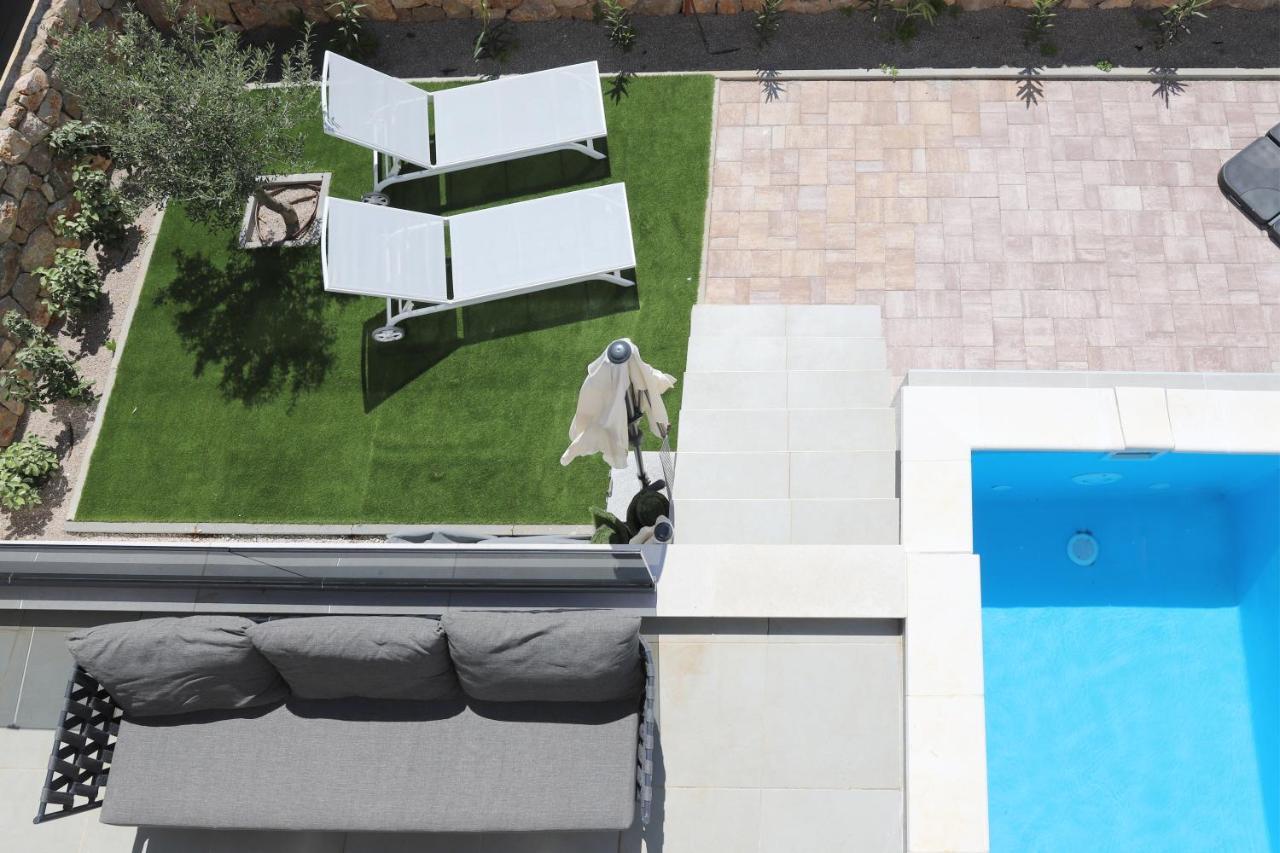 Apartments Terra Sun With Private Pool Or Jacuzzi Njivice Dış mekan fotoğraf