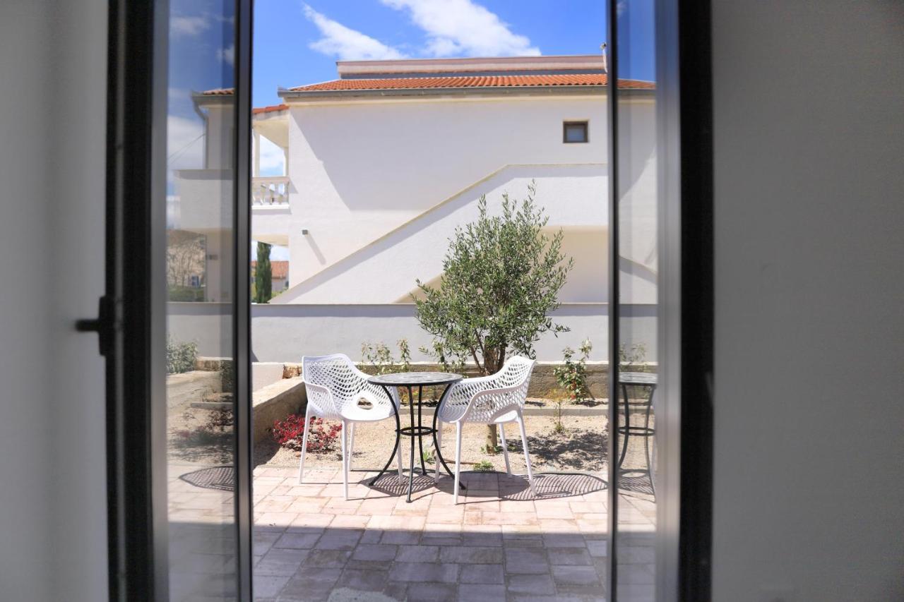 Apartments Terra Sun With Private Pool Or Jacuzzi Njivice Dış mekan fotoğraf