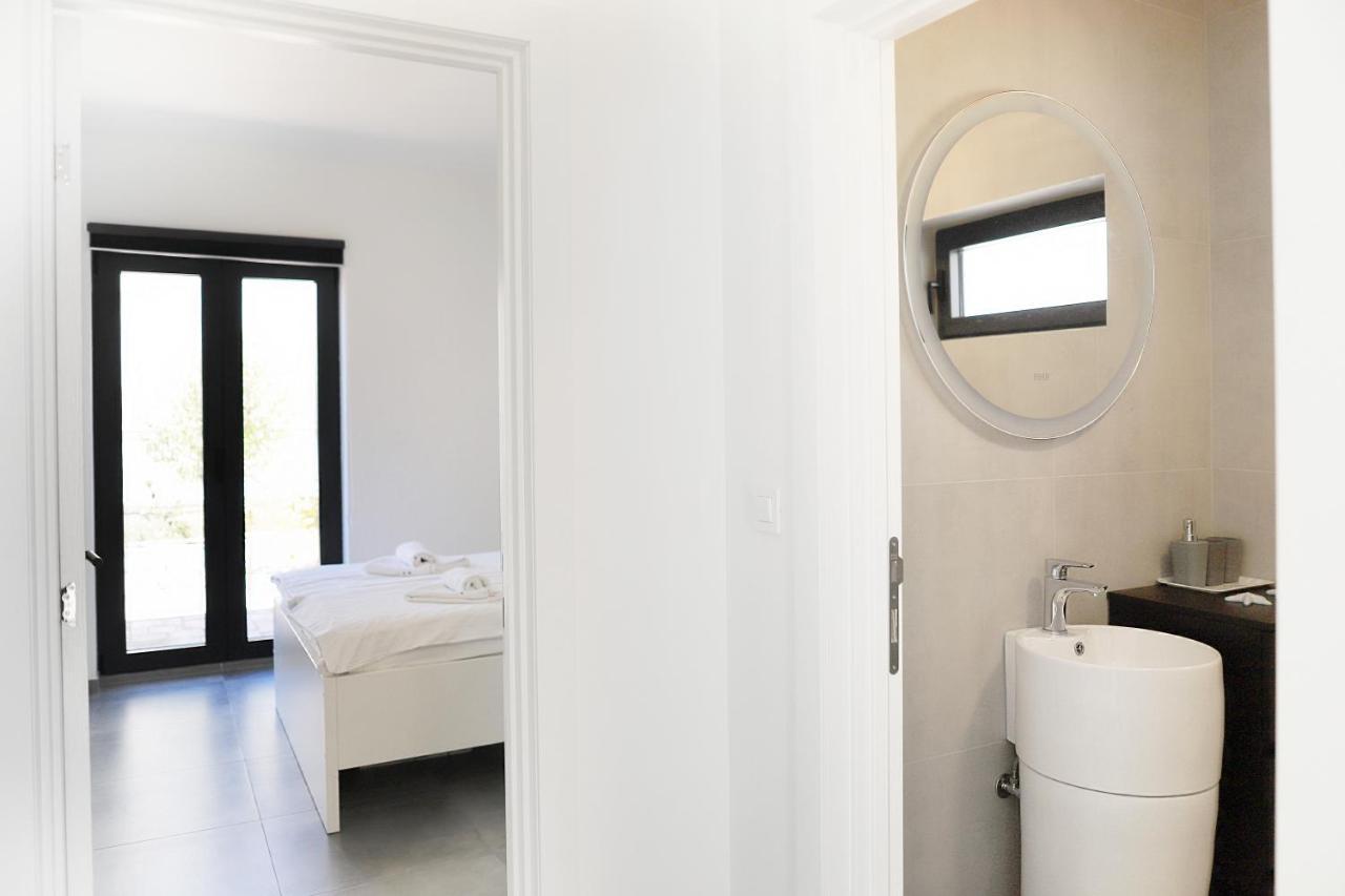 Apartments Terra Sun With Private Pool Or Jacuzzi Njivice Dış mekan fotoğraf