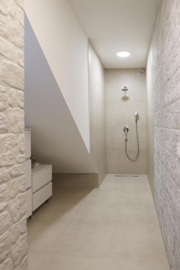 Apartments Terra Sun With Private Pool Or Jacuzzi Njivice Dış mekan fotoğraf
